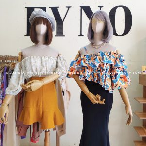 Áo quay croptop voan hoa nhí xanh Chân váy da lộn vàng